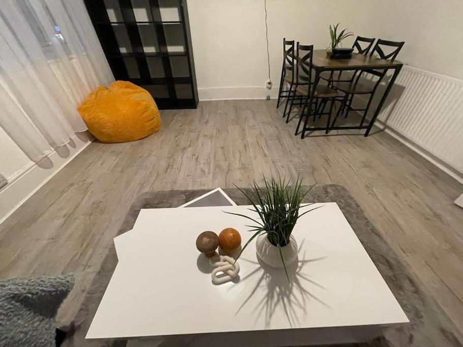 Spacious 2 Bedroom On Tower Bridge Londres Extérieur photo