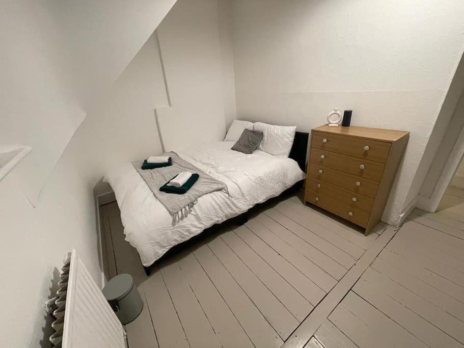 Spacious 2 Bedroom On Tower Bridge Londres Extérieur photo