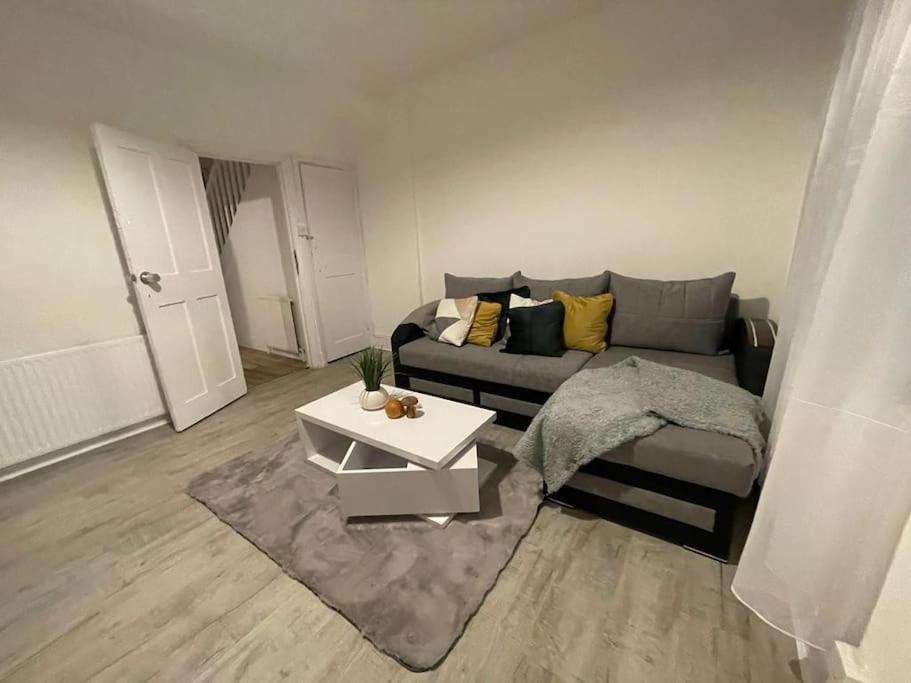 Spacious 2 Bedroom On Tower Bridge Londres Extérieur photo