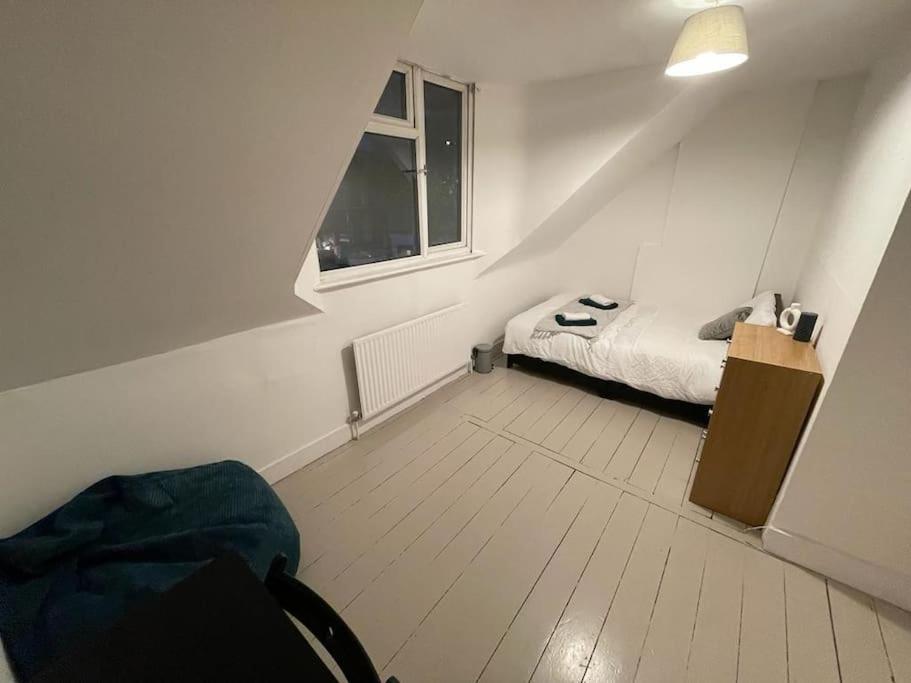 Spacious 2 Bedroom On Tower Bridge Londres Extérieur photo