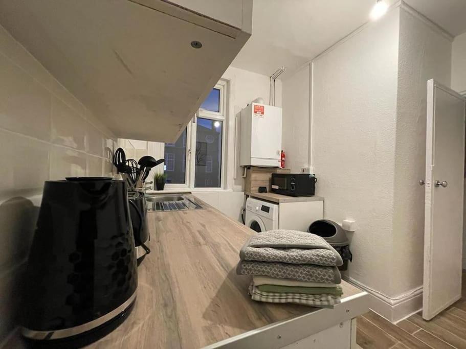 Spacious 2 Bedroom On Tower Bridge Londres Extérieur photo
