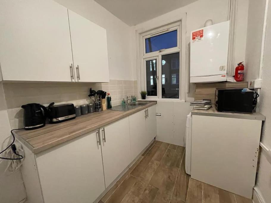Spacious 2 Bedroom On Tower Bridge Londres Extérieur photo